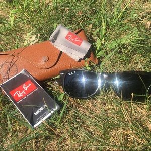 USED Ray Ban “New” Wayfarer RB2132 902/58 52-18 3P